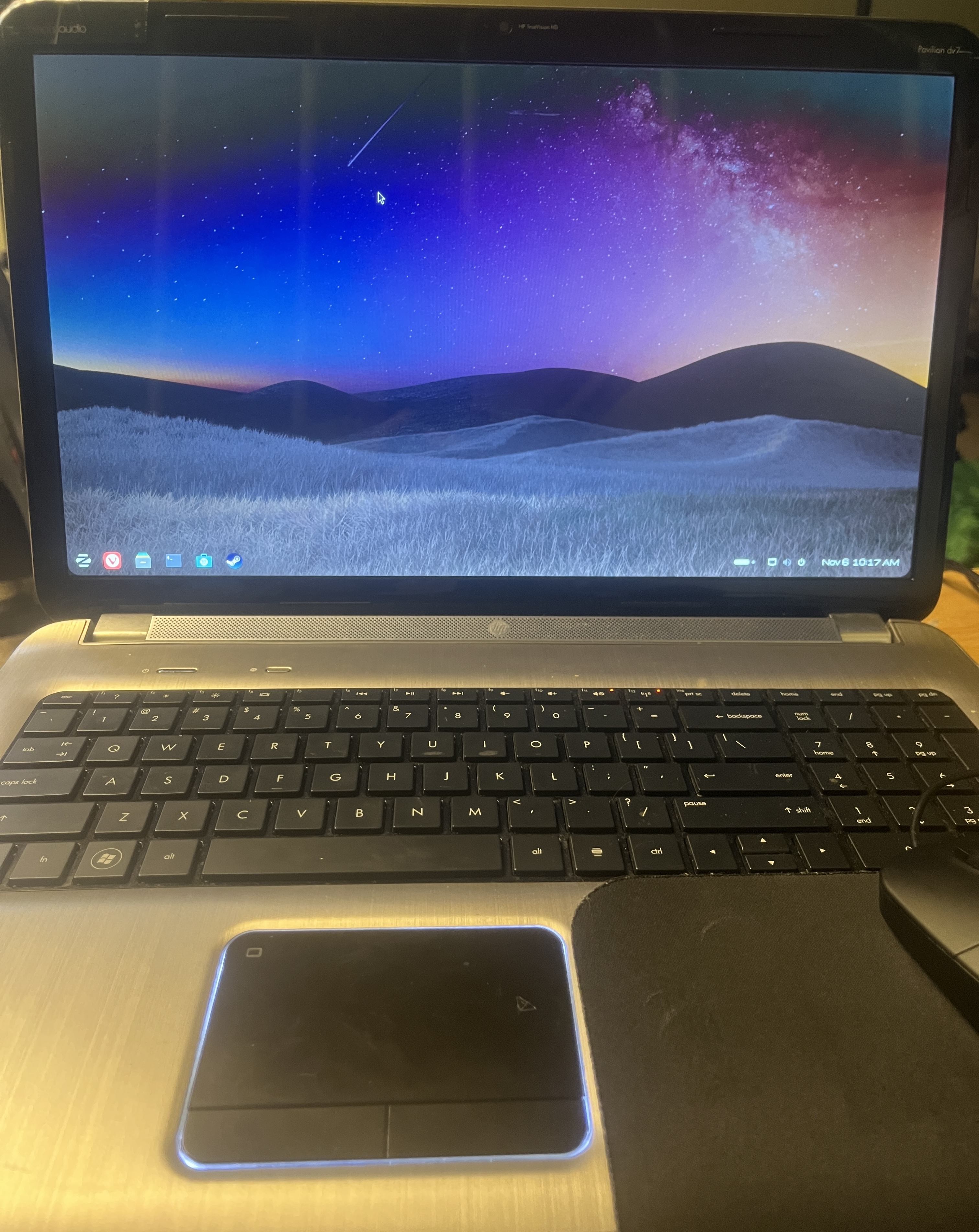 HP Pavilion dv7 running Binbows